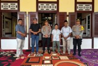Kapolres Seram Bagian Barat, AKBP Andi Zulkifli melakukan pertemuan dengan Raja Negeri Iha, Sabtu (7/2/2026). Pertemuan yang sama juga digelar di rumah Raja Negeri Luhu. Foto: ISTIMEWA 