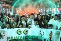 
Wali Kota Ambon, Bodewin Wattimena, Pj. Sekretaris Kota (Sekot) Roby Sapulette, Ketua TP – PKK Kota Ambon, Lisa Wattimena serta sejumlah pimpinan OPD di lingkup Pemkot menghadiri pawai obor di Masjid Al-Mustaqim, Asmil Batumerah, Selasa (17/2/26) malam dalam menyambut Ramadan 1447 Hijriah. (Foto: Istimewa) 

