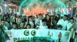 
Wali Kota Ambon, Bodewin Wattimena, Pj. Sekretaris Kota (Sekot) Roby Sapulette, Ketua TP – PKK Kota Ambon, Lisa Wattimena serta sejumlah pimpinan OPD di lingkup Pemkot menghadiri pawai obor di Masjid Al-Mustaqim, Asmil Batumerah, Selasa (17/2/26) malam dalam menyambut Ramadan 1447 Hijriah. (Foto: Istimewa) 

