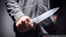 Ilustrasi - Seseorang memegang sebilah pisau. Foto ANTARA/Shutterstock/pri