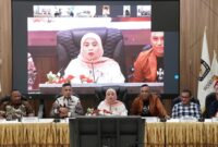 Anggota KPU Republik Indonesia selaku Ketua Divisi Perencanaan, Data, dan Informasi, Betty Epsilon Idroos menyampaiakan arahan pada 
Koordinasi Pemutakhiran Data Pemilih Berkelanjutan (PDPB) Tahun 2026 di kantor KPU Provinsi Maluku, Sabtu (16/3/2026). Foto: Dok. KPU Maluku