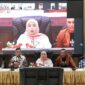 Anggota KPU Republik Indonesia selaku Ketua Divisi Perencanaan, Data, dan Informasi, Betty Epsilon Idroos menyampaiakan arahan pada 
Koordinasi Pemutakhiran Data Pemilih Berkelanjutan (PDPB) Tahun 2026 di kantor KPU Provinsi Maluku, Sabtu (16/3/2026). Foto: Dok. KPU Maluku