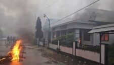 Tangkapan layar video bentrokan di Desa Danar, Kecamatan Kei Kecil Timur Selatan, Kabupaten Maluku Tenggara pada Kamis (26/3/2026) hingga Jumat (27/3/2026) dini hari. Foto : Grup Facebook Keluarga Kei Bersatu