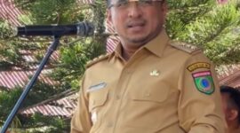 Bupati Seram Bagian Timur, Fachri Husni Alkatiri saat menyampaikan arahan kepada ASN pada apel perdana usai libur Lebaran, Rabu (1/4/2026). Foto : Tangkapan layar video