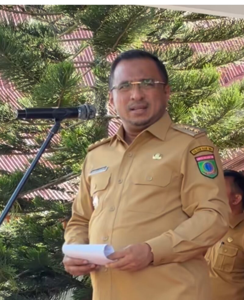 Bupati Seram Bagian Timur, Fachri Husni Alkatiri saat menyampaikan arahan kepada ASN pada apel perdana usai libur Lebaran, Rabu (1/4/2026). Foto : Tangkapan layar video