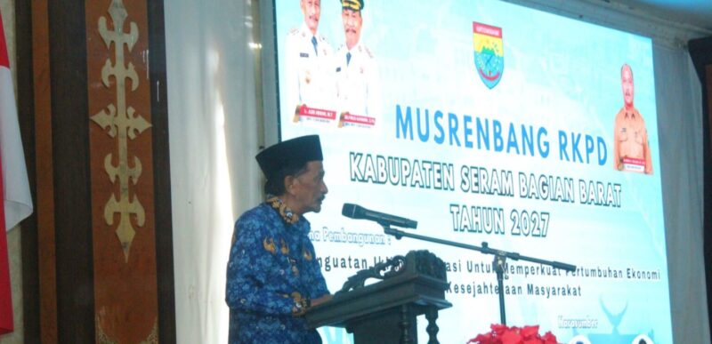 Bupati SBB Asri Arman menyampaikan sambutan dalam kegiatan Musrenbang RKPD Kabupaten Seram Bagian Barat Tahun 2027, (9/4/2026). Foto: Diskominfo SBB.