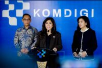 Menkomdigi Meutya Hafid didampingi Dirjen Pengawasan Ruang Digital Alexander Sabar dan Dirjen Komunikasi Publik dan Media Fifi Aleyda Yahya memberikan keterangan dalam konferensi pers di Kantor Kementerian Komdigi, Jakarta Pusat, Selasa (14/04/2026). Foto: DRA/Komdigi.