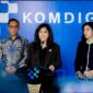 Menkomdigi Meutya Hafid didampingi Dirjen Pengawasan Ruang Digital Alexander Sabar dan Dirjen Komunikasi Publik dan Media Fifi Aleyda Yahya memberikan keterangan dalam konferensi pers di Kantor Kementerian Komdigi, Jakarta Pusat, Selasa (14/04/2026). Foto: DRA/Komdigi.