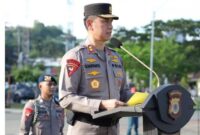 Kapolda Maluku, Irjen Pol Prof. Dr. Dadang Hartanto, menyampaikan arahan pada apel gelar Sabuk Kamtibmas dan Potensi Masyarakat yang berlangsung di Lapangan Letkol Pol Chr Tahapary, Tantui, Ambon, Rabu (15/4/2026). Foto : DOK. Polda Maluku
