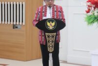 Sekretaris Daerah Maluku, Sadali Ie menyampaikan sambutan pada peringatan Hari Kartini yang digelar di Aula Lantai 7 Kantor Gubernur Maluku, Rabu (22/4/2026). Foto : Diskominfo Maluku.