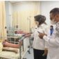 Wakil Wali Kota Ambon, Elly Toisuta,  menjenguk korban pohon tumbang yang saat ini tengah menjalani perawatan medis di RSUP Dr. Johannes Leimena, Ambon, Selasa (28/4/2026). Foto : Humas Pemkot Ambon