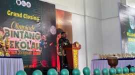 Sementara CEO EduAsyik, Afif Rumbouw menyampaikan sambutan pada penutupan Olimpiade Bintang Sekolah resmi berakhir dengan sukses. Acara puncak (Grand Closing) yang berlangsung di Gelanggang Olahraga (GOR) Bula, Senin (27/4/2026). Istimewa 