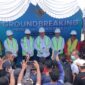 Gubernur Maluku Hendrik Lewerisa, didampingi Bupati Maluku Tengah Zulkarnain Awat Amir acara  peletakan batu pertama proyek hilirisasi kelapa dan pala di Desa Liang Awaiya, Kecamatan Teluk Elpaputih, Kabupaten Maluku Tengah, Rabu (29/4/2026).