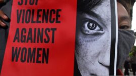 Aktivis Gerakan Mahasiswa Nasional Indonesia (GMNI) Banten berunjuk rasa memperingati Hari Anti Kekerasan Terhadap Perempuan (HAKTP) di Bundaran Ciceri, Serang, Banten, Kamis (10/12/2020). Mereka mendesak pemerintah untuk lebih aktif melindungi kaum perempuan dari semua bentuk kekerasan serta bersikap lebih tegas untuk menindak para pelakunya. ANTARA FOTO/Asep Fathulrahman/rwa.