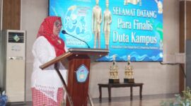 Wakil Rektor Bidang Kemahasiswaan, Alumni, dan Humas, Dr. Nur Aida Kubangun, S.Pd., M.Pd menyampaikan sambutan pada acara Pemilihan Duta Kampus, beberapa waktu lalu. Foto : Humas Unpatti.