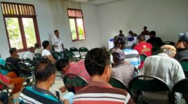 Pemerintah Desa Wulur, Kecamatan Damer, Kabupaten Maluku Barat Daya menggelar rapat  di Balai Pemuda Desa Wulur, Senin (20/4/2026) memutuskan penolakan wilayah mereka dimasukkan dalam kawasan konservasi perairan laut Damer. Foto : Istimewa 
