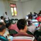 Pemerintah Desa Wulur, Kecamatan Damer, Kabupaten Maluku Barat Daya menggelar rapat  di Balai Pemuda Desa Wulur, Senin (20/4/2026) memutuskan penolakan wilayah mereka dimasukkan dalam kawasan konservasi perairan laut Damer. Foto : Istimewa 