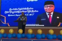 Plh Sekretaris Daerah Kota Ambon, Roberd Sapulette menyampaikan sambutan pada acara penutupan Olimpiade Bintang Sekolah yang digelar lembaga Bimbel Eduasyik, Sabtu (16/5/2026). Foto : Dok. Eduasyik 