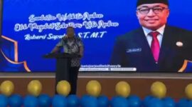 Plh Sekretaris Daerah Kota Ambon, Roberd Sapulette menyampaikan sambutan pada acara penutupan Olimpiade Bintang Sekolah yang digelar lembaga Bimbel Eduasyik, Sabtu (16/5/2026). Foto : Dok. Eduasyik 