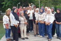 Perwakilan panitia pelaksana Tradisi Lawa Pipi Negeri Hila, Kecamatan Leihitu, Kabupaten Maluku Tengah tahun 2026, bersilaturahmi dengan anggota DPR RI Fraksi Gerindra daerah pemilihan Maluku, Alimudin F. Kolatlena di Kafe Pasir Putih, Batu Koneng, Ambon, Sabtu (23/5/2026). Foto : Istimewa