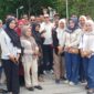 Perwakilan panitia pelaksana Tradisi Lawa Pipi Negeri Hila, Kecamatan Leihitu, Kabupaten Maluku Tengah tahun 2026, bersilaturahmi dengan anggota DPR RI Fraksi Gerindra daerah pemilihan Maluku, Alimudin F. Kolatlena di Kafe Pasir Putih, Batu Koneng, Ambon, Sabtu (23/5/2026). Foto : Istimewa