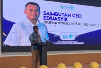 Muhammad Afif Rumbouw, CEO Lembaga Bimbel Eduasyik, menyampaikan sambutan pada pembukaan Olimpiade Bintang Sekolah (OBS) Kota Ambon Tahun 2026 yang digelar di kantor Badan Pengembangan Sumberdaya Manusia (BPSDM) Provinsi Maluku, Senin, 11 Mei hingga Sabtu, 16 Mei 2026. Foto: Istimewa