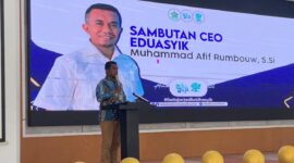 Muhammad Afif Rumbouw, CEO Lembaga Bimbel Eduasyik, menyampaikan sambutan pada pembukaan Olimpiade Bintang Sekolah (OBS) Kota Ambon Tahun 2026 yang digelar di kantor Badan Pengembangan Sumberdaya Manusia (BPSDM) Provinsi Maluku, Senin, 11 Mei hingga Sabtu, 16 Mei 2026. Foto: Istimewa