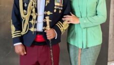 Arnold Aristoteles Paplapna Ritiauw dan istri. Foto: Istimewa 
