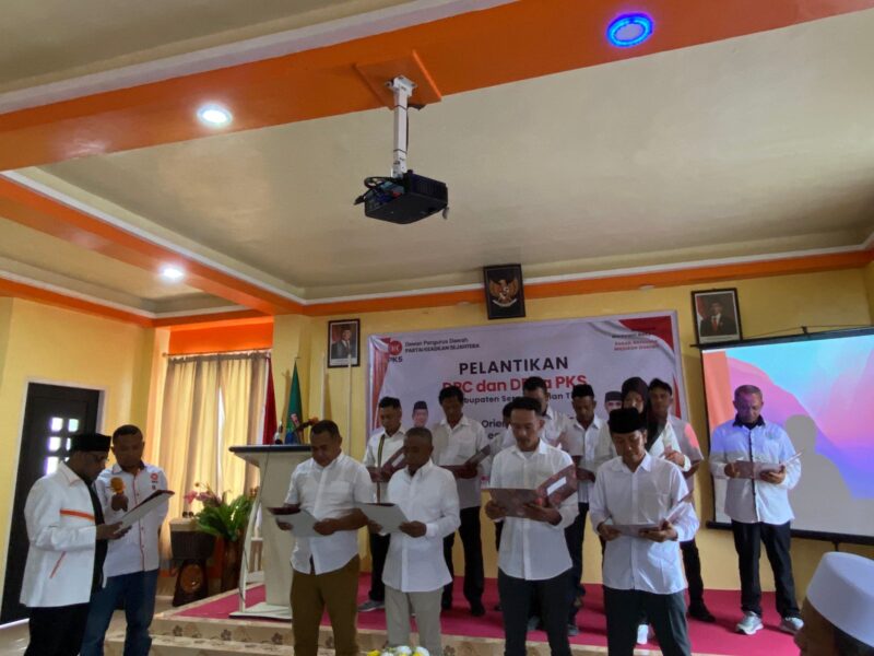 Prosesi pelantikan Pengurus DPC PKS Kecamatan Bula dan Bula Barat yang dipimpin oleh Ketua DPD PKS SBT, Husen Rumadan, di Hotel Surya, Bula, Rabu (13/5/2026). Foto: Istimewa