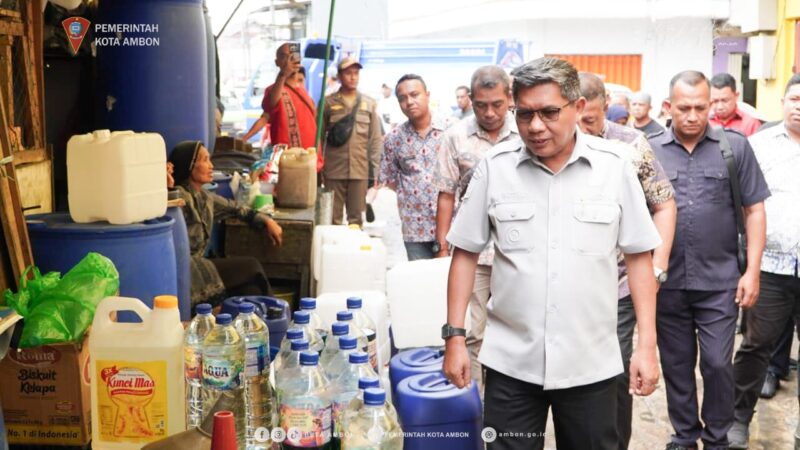Wali Kota Ambon, Bodewin Wattimena  meninjau langsung aktivitas di Pasar Lama, Kecamatan Sirimau, Kota Ambon, Kamis (21/5/2026). Foto: Humas Pemkot Ambon.