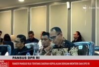 Anggota Pansus RUU Daerah Kepulauan dari Fraksi Gerindra daerah pemilihan (dapil) Maluku, Alimudin Kolatlena menyamapaikan pandangan fraksinya dalam rapat Pansus  bersama Pemerintah dan DPD terkait kelanjujtan pembahasan RUU Daerah Kepulauan. Rapat perdana Pansus tersebut digelar di ruang Komisi XIII DPR, Senayan, Jakarta, Kamis (25/6/2026). (Foto : Tangkapan layar video Youtube Parlemen)


