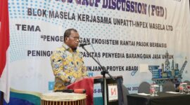 Rektor Universitas Pattimura  Prof. Fredy Leiwakabessy menyampaikan sambutan pada Focus Group Discussion (FGD) Blok Masela hasil kerja sama Unpatti dan INPEX Masela, Ltd di Swiss-Belhotel Ambon, Kamis (11/6/2026). Foto : Istimewa