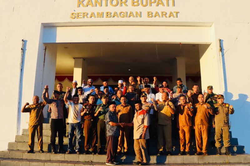Pemerintah Kabupaten Seram Bagian Barat bersama unsur Forkopimda menggelar rapat mediasi guna menyelesaikan pertikaian di Aula Lantai II Kantor Bupati SBB, Senin (8/6/2026) guna menyelesaikan pertikaian antarwarga Dusun Olas dan Dusun Katapang, Kecamatan Huamual yang terjadi beberapa hari lalu. (Foto: Dok. Polres SBB)