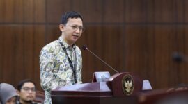 Iman Zanatul Haeri saksi dari Pemohon saat menyampaikan keterangan pada sidang pengujian Undang-Undang Nomor 17 Tahun 2025 tentang Anggaran Pendapatan dan Belanja Negara Tahun Anggaran, Senin (15/06) di Ruang Sidang MK. Foto Humas/Ifa.