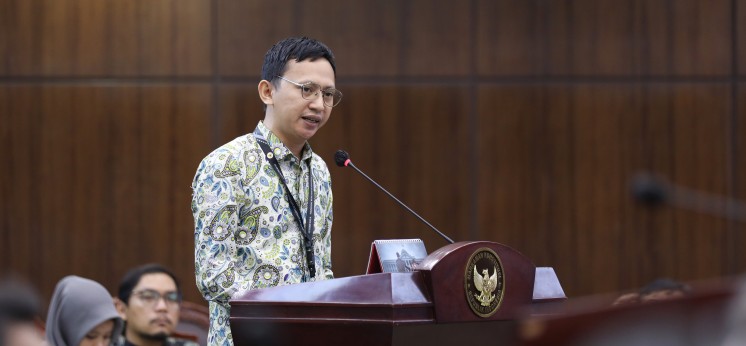 Iman Zanatul Haeri saksi dari Pemohon saat menyampaikan keterangan pada sidang pengujian Undang-Undang Nomor 17 Tahun 2025 tentang Anggaran Pendapatan dan Belanja Negara Tahun Anggaran, Senin (15/06) di Ruang Sidang MK. Foto Humas/Ifa.