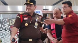 Mantan Kepala Badan Gizi Nasional (BGN) Dadan Hindayana digiring oleh petugas di Gedung Jampidsus Kejagung, Jakarta, Rabu (3/6/2026). (ANTARA)