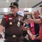 Mantan Kepala Badan Gizi Nasional (BGN) Dadan Hindayana digiring oleh petugas di Gedung Jampidsus Kejagung, Jakarta, Rabu (3/6/2026). (ANTARA)