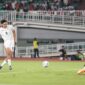 Striker timnas Indonesia Mitchell Baker mencetak gol kedua melawan Kamboja pada laga Piala AFF 2026 di Stadion Pakansari, Senin (27/7/2026). (Kapanlagi/Budi Santoso)