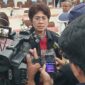 Ketua Pansus RUU Daerah Kepulauan, Mercy Barends saat diwawancarai usai menggelar pertemuan Pansus dan Tim Kerja Daerah Kepulauan serta Pemprov Maluku di lantai 7 Kantor Gubernur Maluku, Senin (20/7/2026). (Foto: Headlinetimur.com)
Kunjungan kerja yang dipimpin oleh Ketua Tim Pansus RUU Daerah Kepulauan DPR RI Mercy Chriesty Barends ini berlangsung di Kantor Gubernur Provinsi Maluku, Ambon, Senin (20/7/2026). 
