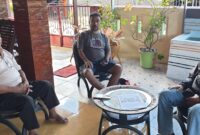 Ghenez Umpenawany bersama
dua pembina Persatuan Pemuda Pelajar Mahasiswa Damer (P3MD) Ambon, yakni Andi Halono Cila Leterulu saat menyampaikan keterangan pers di Ambon, Jumat (24/7/2026). (Foto : Headlinetimur.com)


