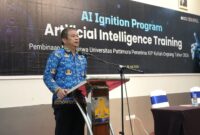 
Wakil Rektor Bidang Akademik Universitas Pattimura (Unpatti), Prof. Dominggus Malle menyampaikan sambutan pada kegiatan Artificial Intelligence Training—hasil kolaborasi Unpatti, AI Ignition Indonesia, Kumpul, dan Grasberg Academy—di Manise Hotel Ambon, Kamis (16/7/2026). Prof . Malle mendorong mahasiswa menggunakan AI bijak dan produktif. (Foto : Humas Unpatti)
