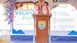 Wakil Gubernur Maluku, Abdullah Vanath menyampaikan sambutan pada acara peresmian Teras Pelayanan Publik yang diselenggarakan oleh Ombudsman Republik Indonesia Perwakilan Maluku di Baileo Desa Buano Utara, Kabupaten Seram Bagian Barat (SBB), Kamis (23/7/2026). (FOTO : ISTIMEWA)