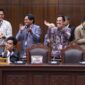 Ekspresi Pemohon dan Kuasa Hukumnya usai mengikuti sidang pengucapan putusan pengujian Undang-Undang tentang pemisahan Anggaran Makan Bergizi Gratis, Kamis (30/07) di Ruang Sidang MK. (Foto Humas MK)