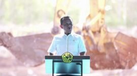 Menteri ESDM, Bahlil Lahadalia Saat menyampaikan laporan jelang Groundbreaking Proyek Strategis Nasional Liquefied Natural Gas (LNG) Abadi Masela, Maluku, Kamis (16/7/2026). (ANTARA FOTO)