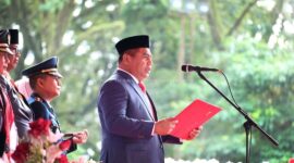 Ketua DPRD Provinsi Maluku, Benhur George Watubun, saat membacakan teks Proklamasi di HUT ke-81 RI, yang berlangsung di Lapangan Merdeka Ambon, Senin (17/8/2026). (Foto: Merindudprd)