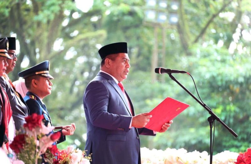 Ketua DPRD Provinsi Maluku, Benhur George Watubun, saat membacakan teks Proklamasi di HUT ke-81 RI, yang berlangsung di Lapangan Merdeka Ambon, Senin (17/8/2026). (Foto: Merindudprd)