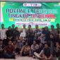 Anggota DPR RI Fraksi Partai Gerindra Daerah Pemilihan (Dapil) Maluku, Alimudin Kolatlena, berpose bersama peserta Advance Training atau Latihan Kader III (LK III) Tingkat Nasional Himpunan Mahasiswa Islam (HMI) usai mengisi pada kegiatan yang digelar di Ambon, Jumat (31/7/2026). (Foto : Istimewa)
