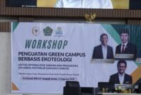 Anggota Komisi VIII DPR R Fraksi Partai Gerindra, F. Alimudin Kolatlena, menyampaikan sambutan melalui zoom metting dalam Workshop Penguatan Green Campus Berbasis Ekoteologi yang diselenggarakan oleh Fakultas Tarbiyah dan Ilmu Keguruan (FTIK) di Gedung Auditorium kampus, Sabtu (22/8/2026). (Foto : Humas UIN Ambon)
