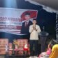 Anggota Komisi VIII DPR RI, Alimuddin Kolatlena saat menyampaikan sambutan pada kegiatan sosialisasi persiapan penyelenggaraan Ibadah Haji Tahun 2027 yang berlangsung di Negeri Hitu, Kecamatan Leihitu, Kabupaten Maluku Tengah, Minggu (2/8/2026) malam. (Foto : Istimewa)

