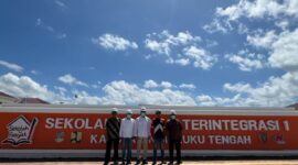 Anggota Komisi VIII DPR RI dari Fraksi Partai Gerindra, Alimudin Kolatlena, melakukan kunjungan kerja ke lokasi pembangunan Sekolah Rakyat di Kelurahan Holo, Kecamatan Amahai, Kabupaten Maluku Tengah, Kamis (6/8/2026) untuk memantau progres dan memastikan seluruh tahapan pembangunan berjalan sesuai dengan dokumen perencanaan. (FOTO : Istimewa)